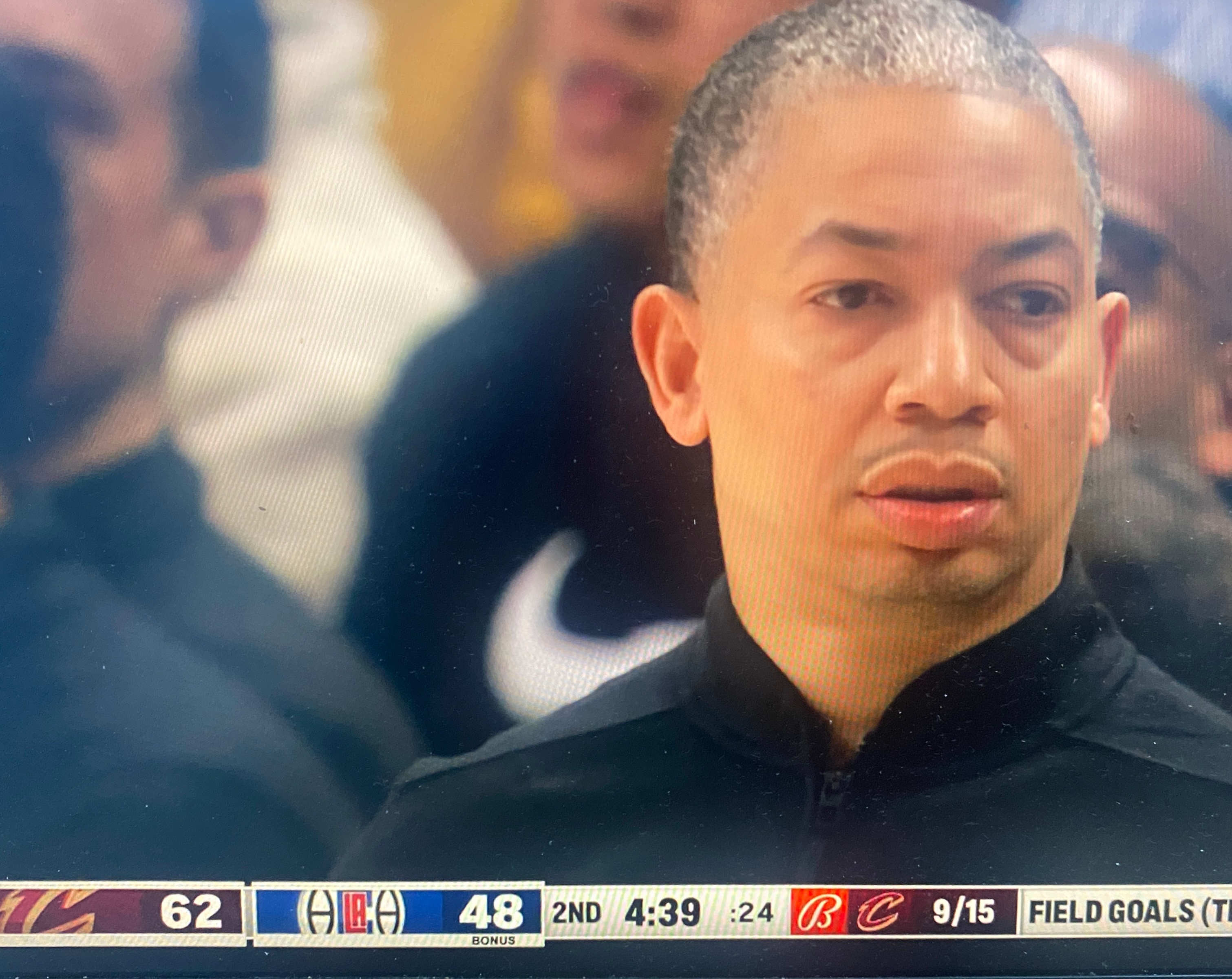 第二节被打爆了……目前快船落后18分了！#快船vs骑士# ​​​