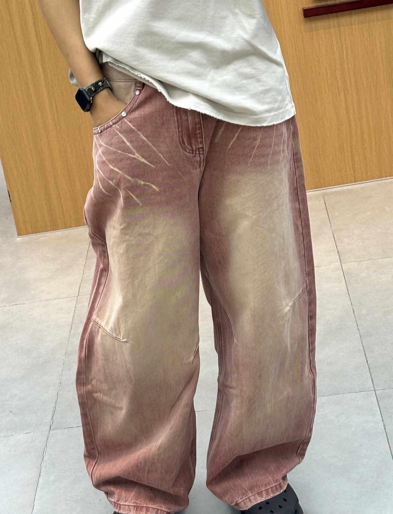 粉色牛仔裤她来啦
粉红色 粉色牛仔