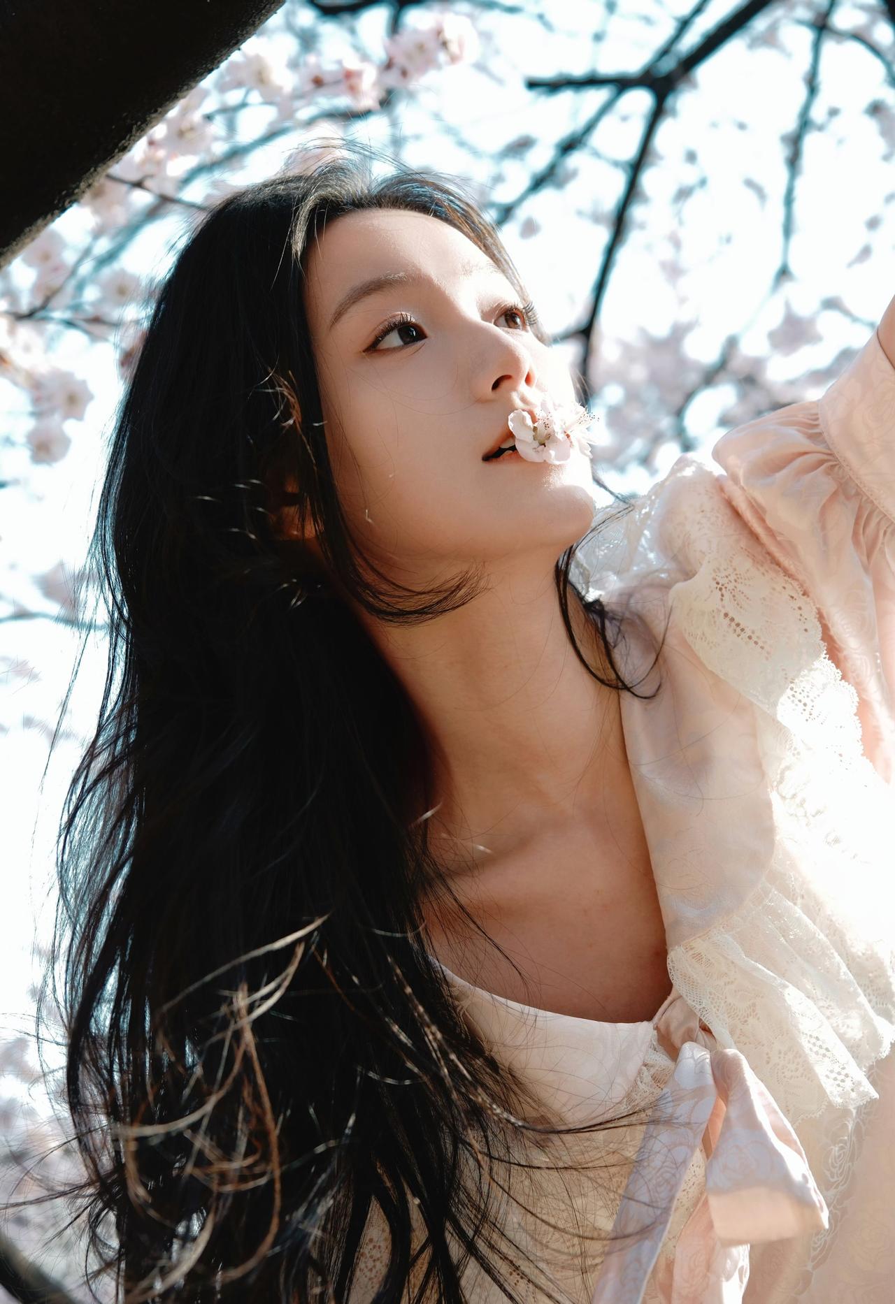 春景熙熙，樱花漫漫，爱意漫漫。官姝辰