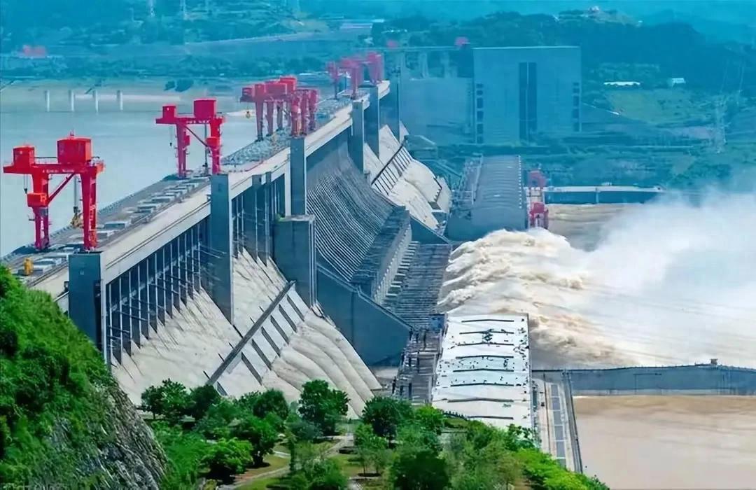 三峡那两千五百亿，钱都去哪儿了？算账后发现故事更精彩了
都说三峡大坝工程花了天文
