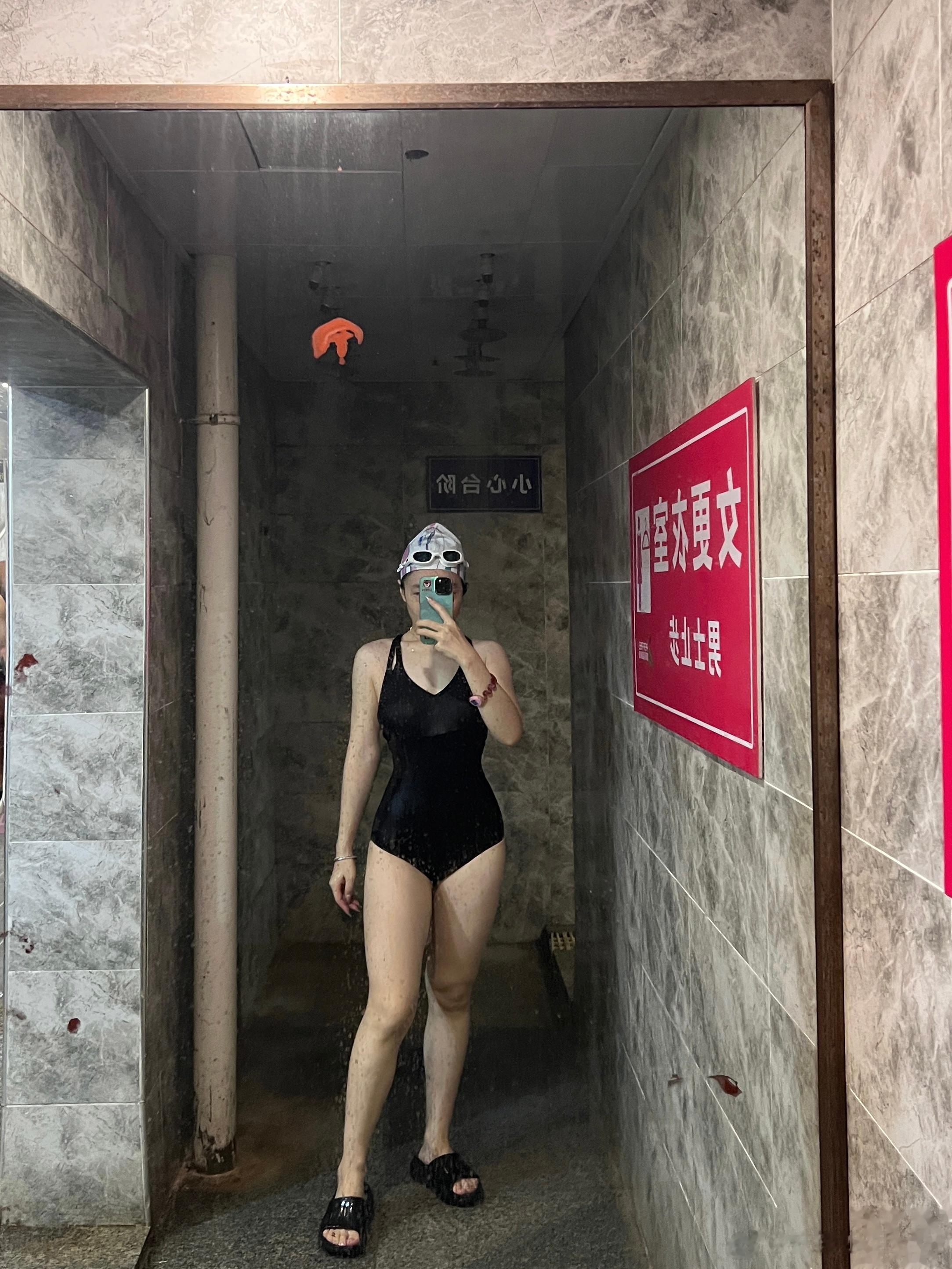 这天气一天不游泳就的热死🥵 ​​​
