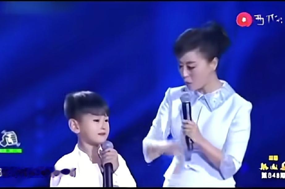 梨园春庞晓戈的家庭真相被扒！两个儿子名字全是胡编，真正丈夫原来是谁？父亲是报社职