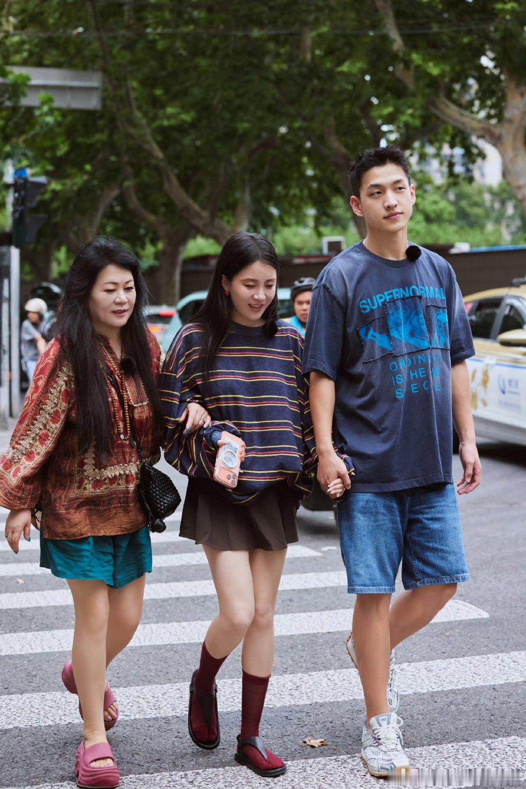 李嘉格教冯薪朵爱是支撑不是比较爱的修学旅行 感情里最忌讳的就是攀比，不必纠结谁更