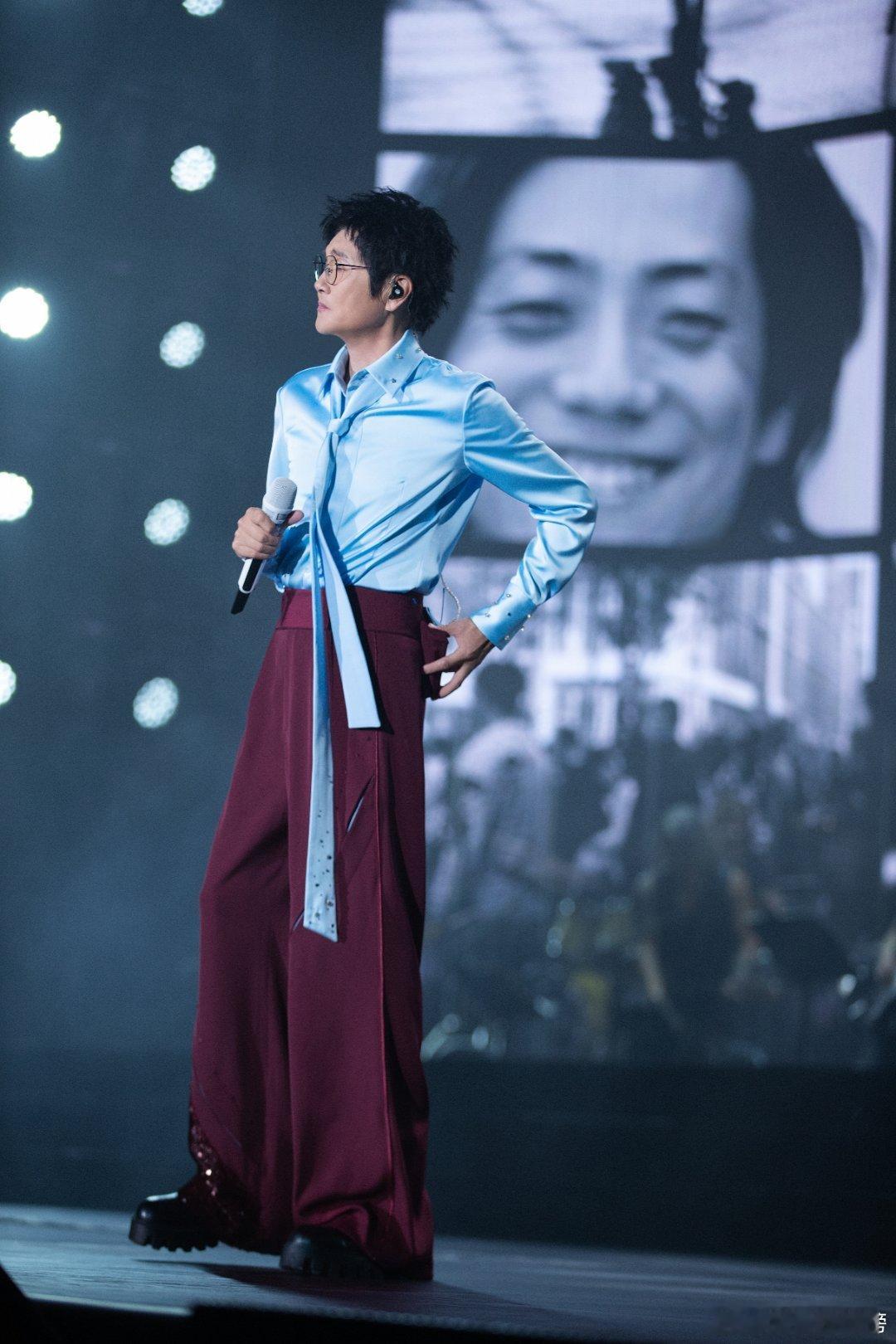 孙楠给所有朋友们的歌巡回演唱会深圳站今日开票，9月12日，深圳湾“春茧”体育场开