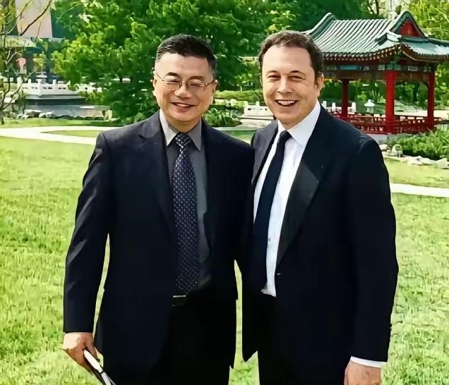 太意外！全球狂傲的马斯克，唯独对这位上海老同学甘拜下风。

马斯克在很多人印象里