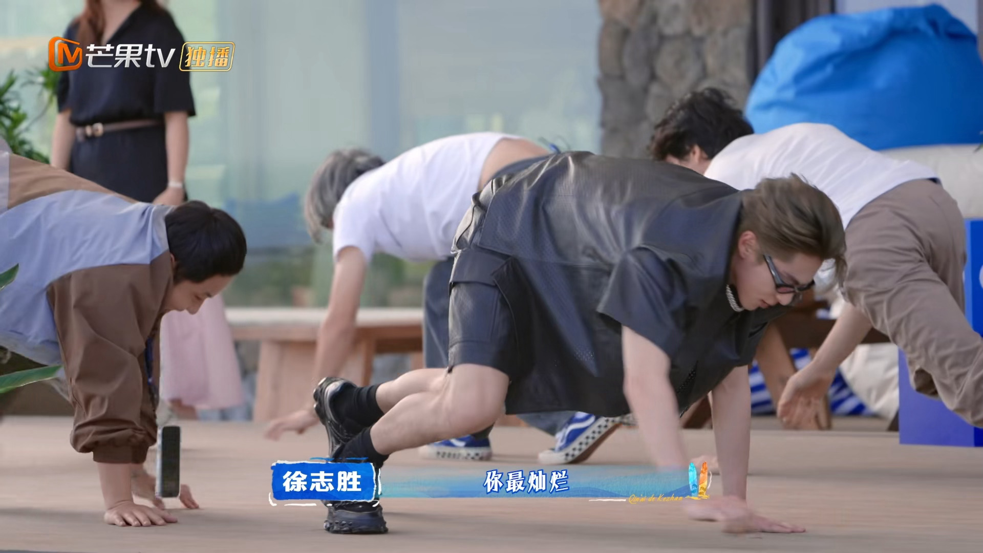 为啥不能在Z胜头上装一个摄像头哈哈哈（我瞎说 