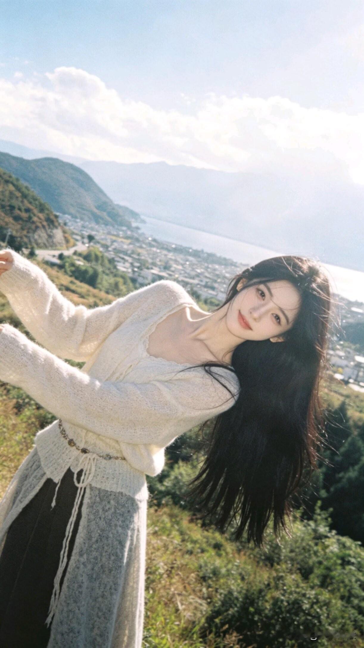 女：想起来18岁时你追我
我没同意
现在咱俩33了，都还单着…
要不我俩试试？