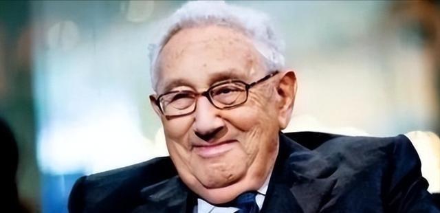 一旦中美开战，美军将全面轰炸中国？100岁的基辛格早就发出过警告：“美国盟友再多