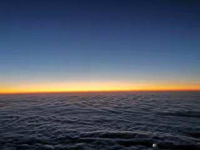 一天又一天，叠成了一年；一年又一年，铺成了一生。 