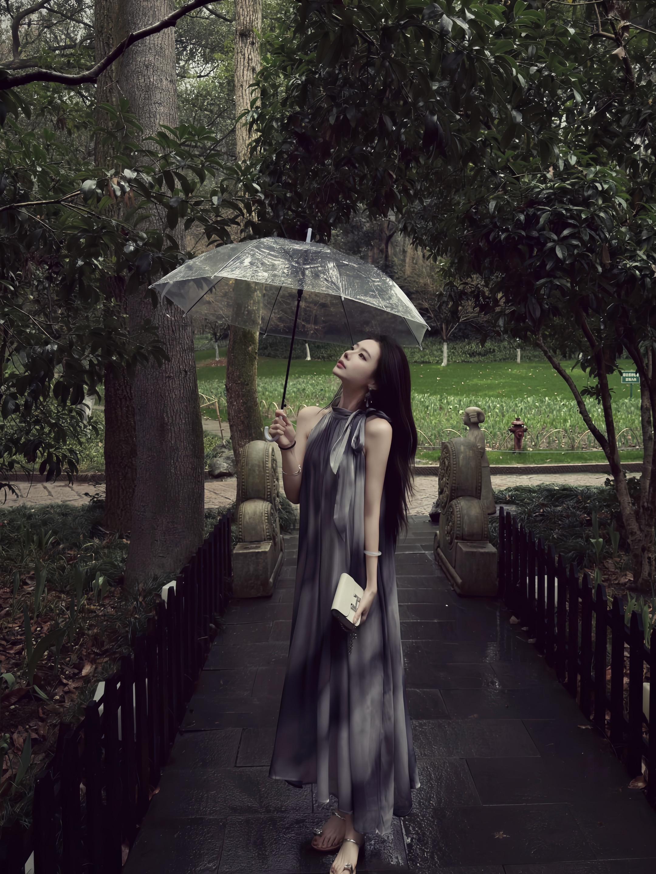 你低头欲说还休我等你开口