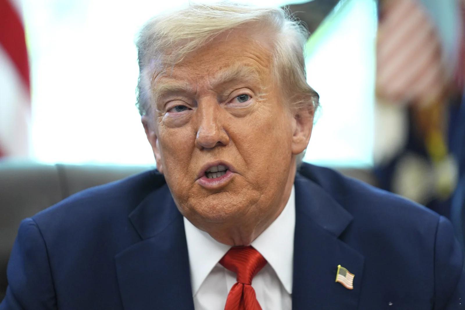 【特朗普称他“不是独裁者”】（CNN）在回应批评人士谴责他在华盛顿的镇压行动时，