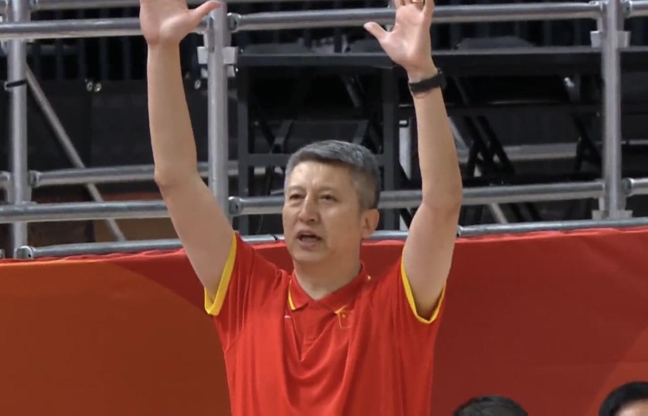 一度领先两位数，第一节结束前被追近比分，中国男篮27-24沙特，三分隐患要警惕