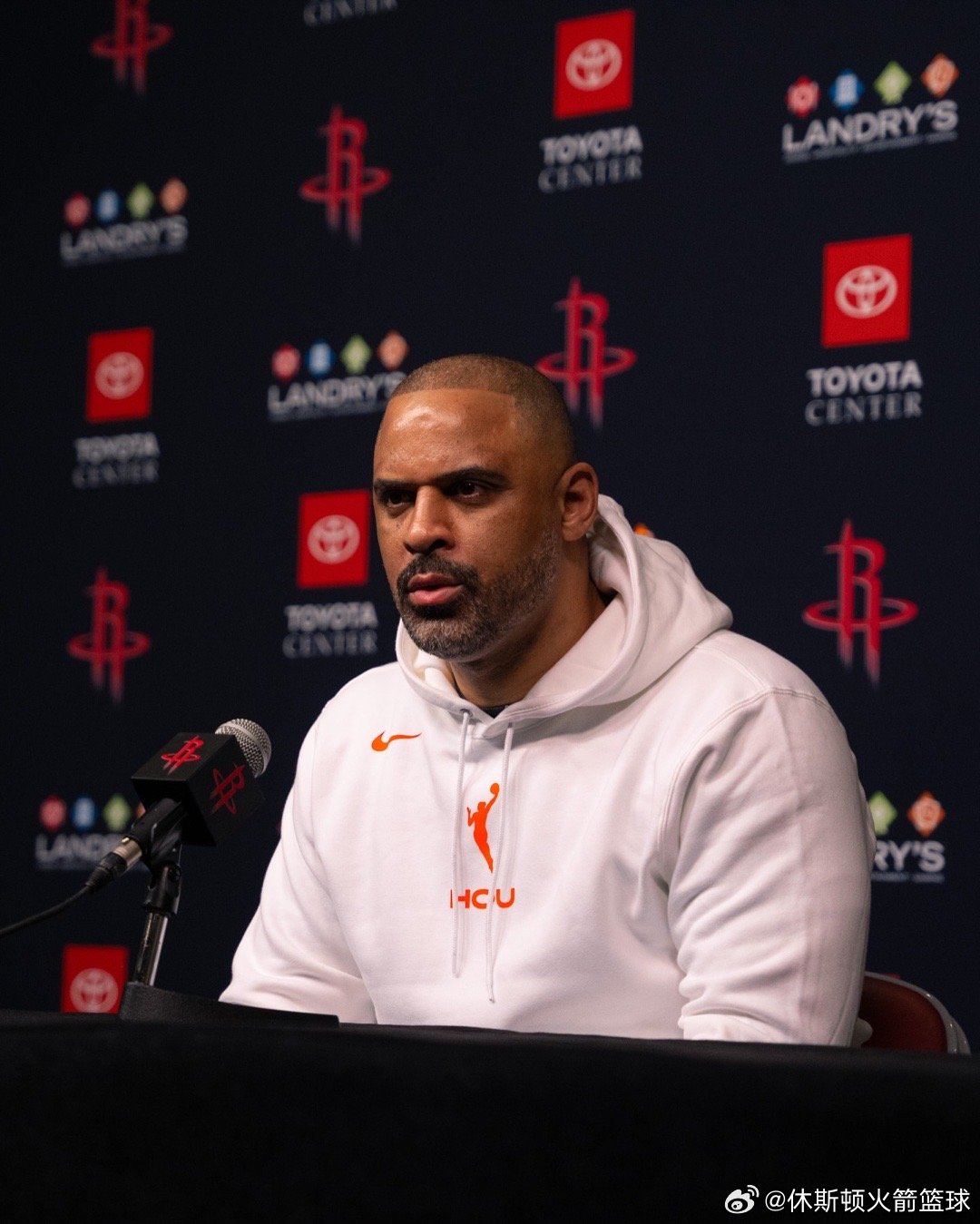 乌度卡谈申京杜兰特的配合：“他们整个赛季都在培养这种默契，对手必须做出选择，要么