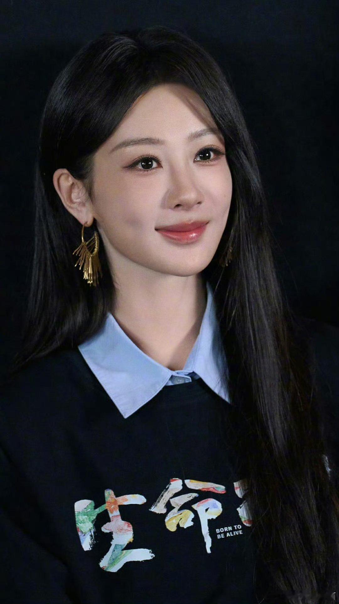 杨紫突然笑的这一下好明媚真的就一下子怦然 心动。 