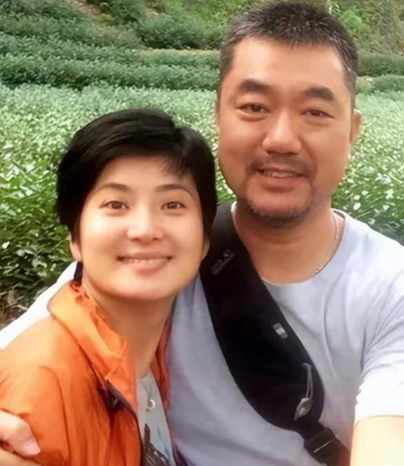 演员董勇：离婚后坚决不再婚，却在45岁被嫂子“逼迫”相亲娶娇妻
荧屏上那个演警察