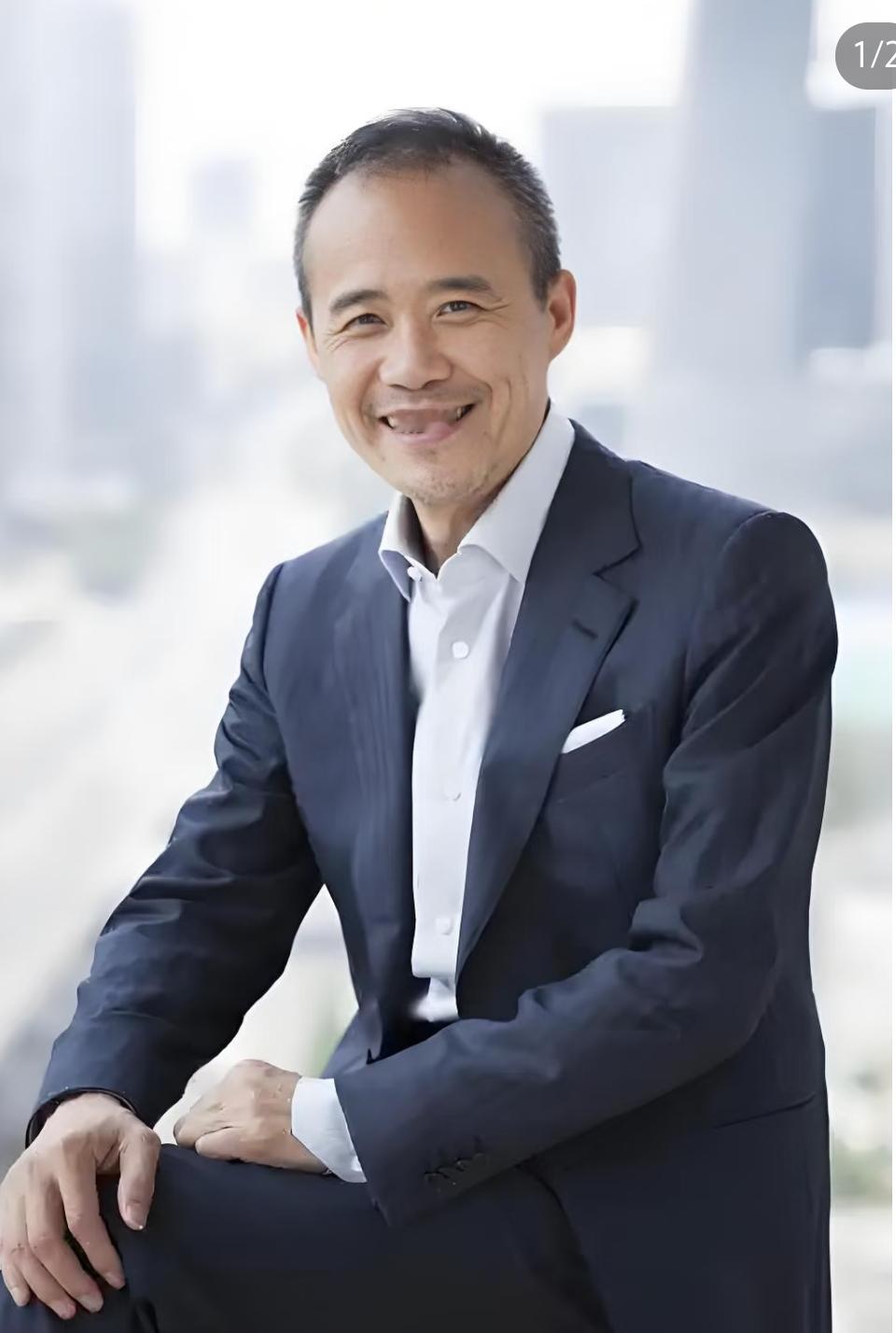 王石砸水晶的那一刻，
砸碎的哪里是摆件，
分明是
成年人婚恋里最戳心的真相
你要