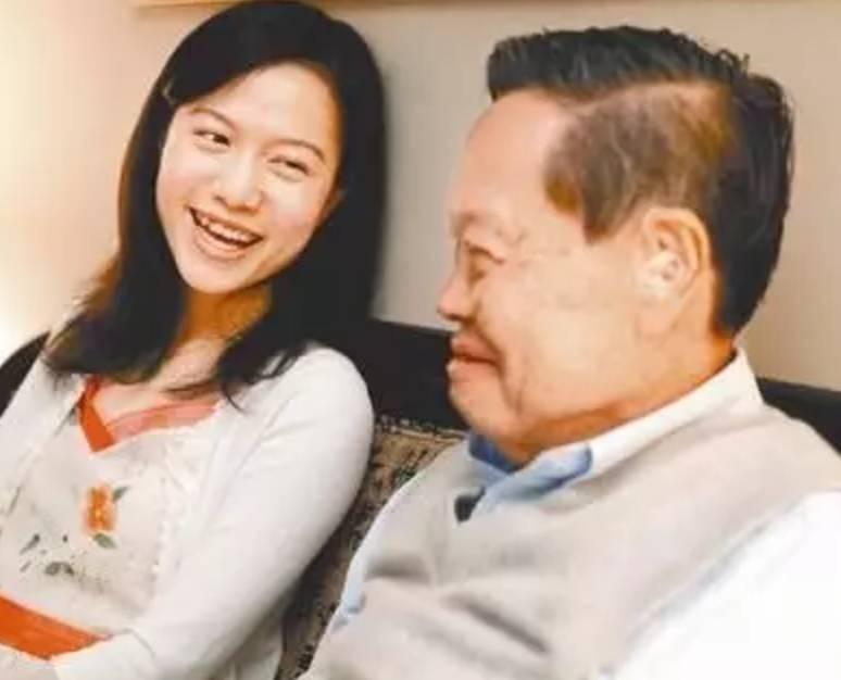 句句不提爱，句句都是爱
致先生：你是星，我是渡光的舟
 
杨振宁先生离开的清晨，