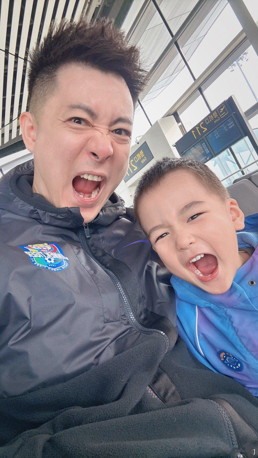 老虎带着幼虎，下山！ 天津·天津滨海国际机场