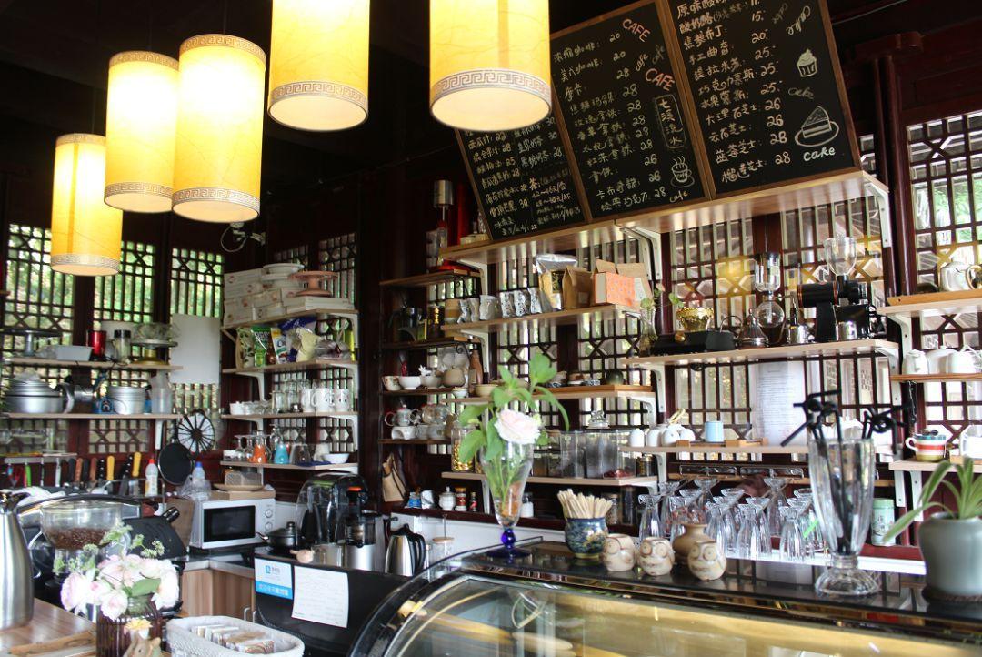 别让情怀，成为餐饮创业的最大陷阱
 
很多中产把开咖啡馆、茶馆、酒馆当成逃离职场