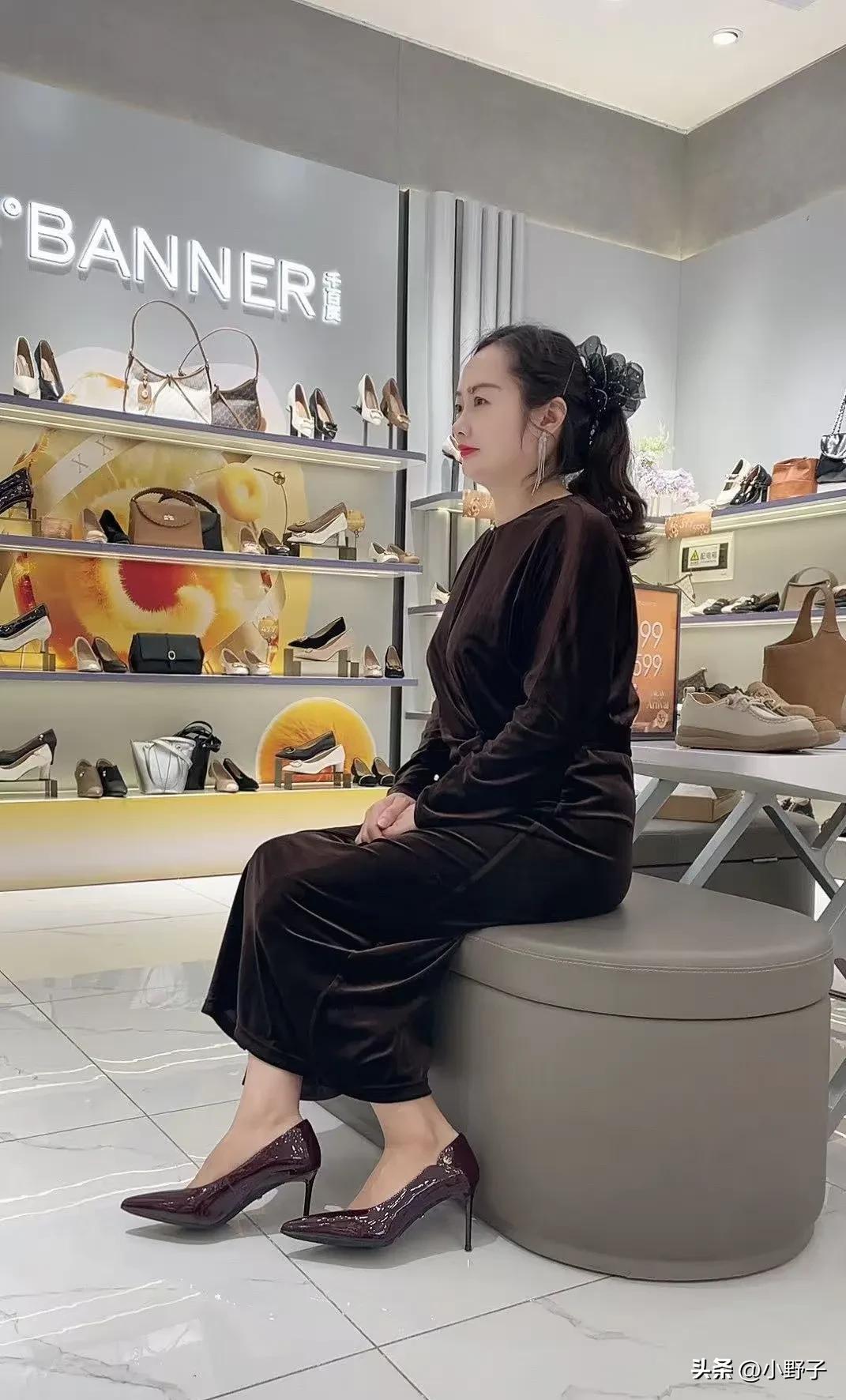 各位脚上这双高跟鞋适合我穿吗？？求各位意见