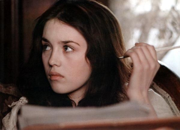 她是欧洲影坛一个不灭的神话
拥有一双堪称电影史上最著名的蓝眼睛
它仿佛能直接映射