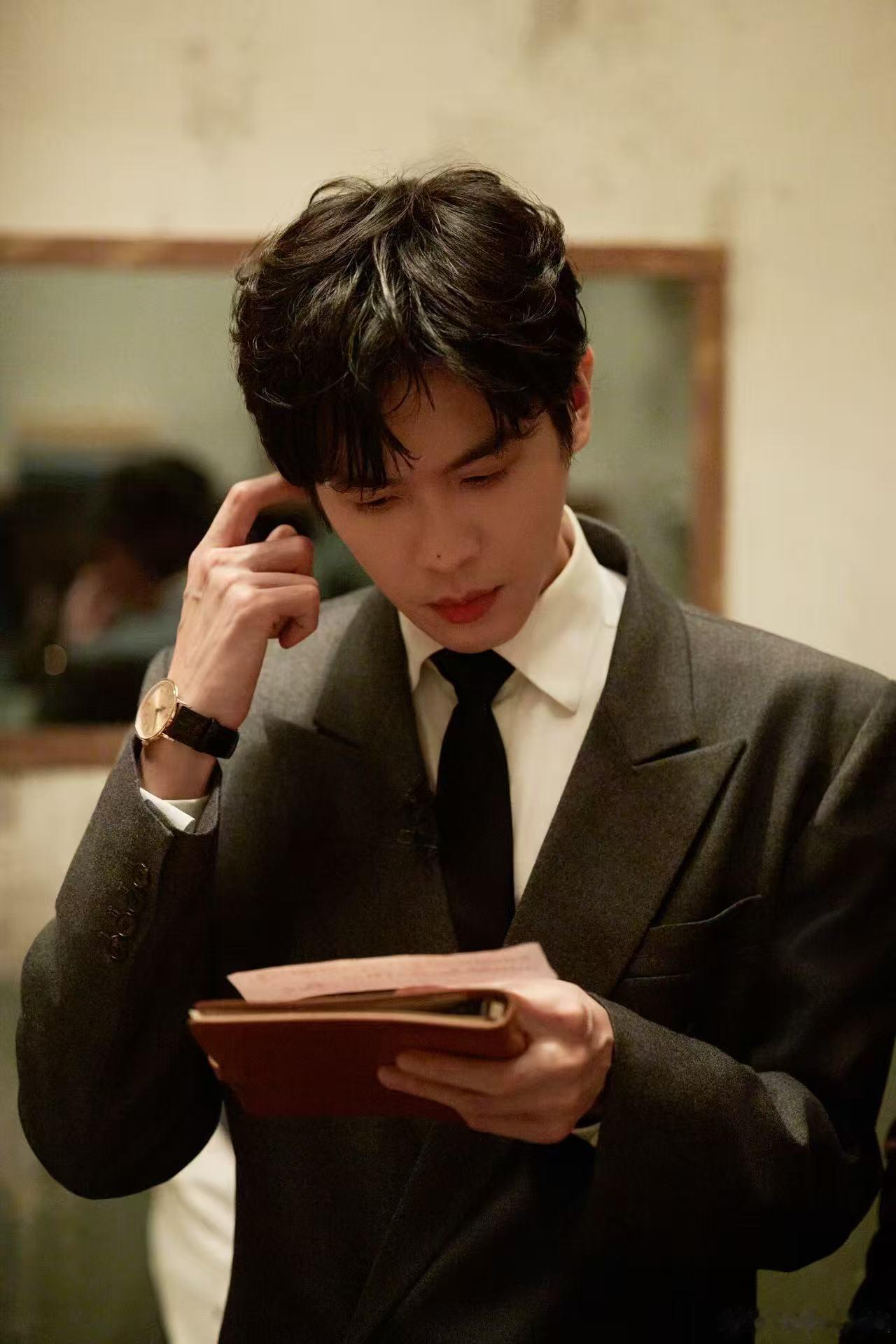 大侦探宝贝计划张若昀高清剧照大侦探张探员张若昀前来报到！洞察迷雾，追寻真相，帅气