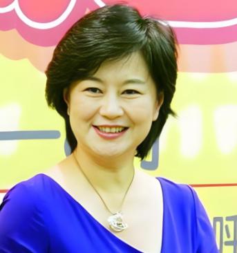 1999 年，鞠萍向丈夫提出了离婚，丈夫同意离婚，却让她二选一，孩子和财产只能带