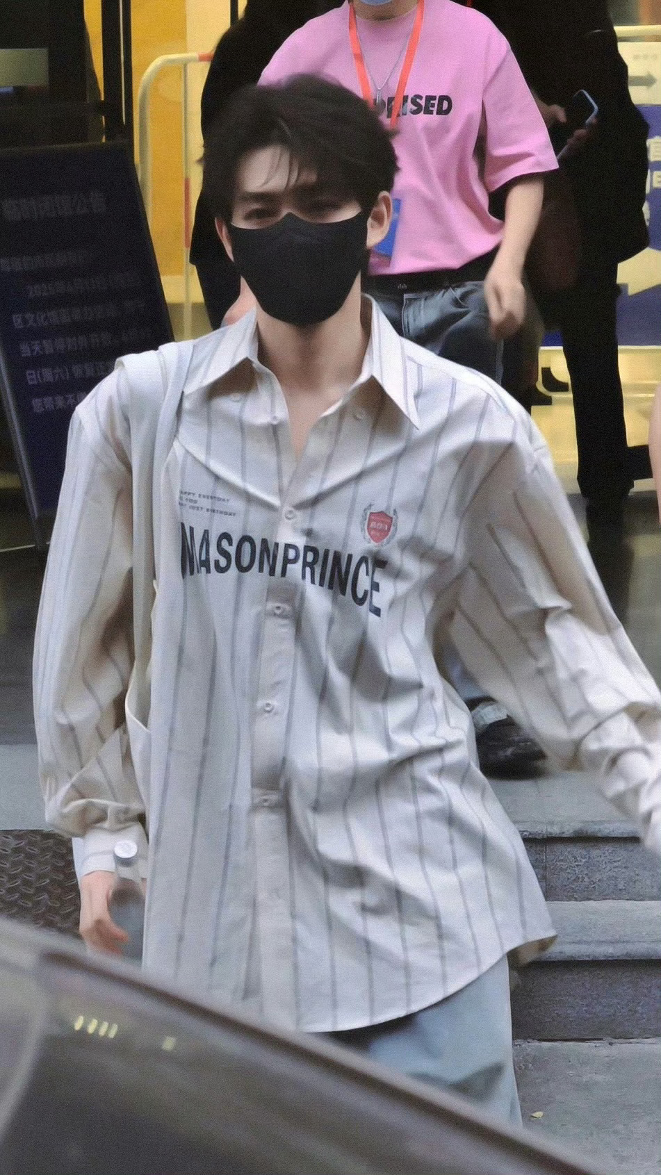 好帅 好想给自己的男朋友买这个衣服打造成山寨版邓为给自己爽一下，但是没有男朋友.