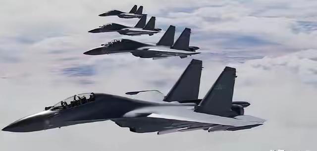 美军10架F-16逼近京津冀外海，中方大批战机围堵，透露出三大信号！敢把刀尖顶到