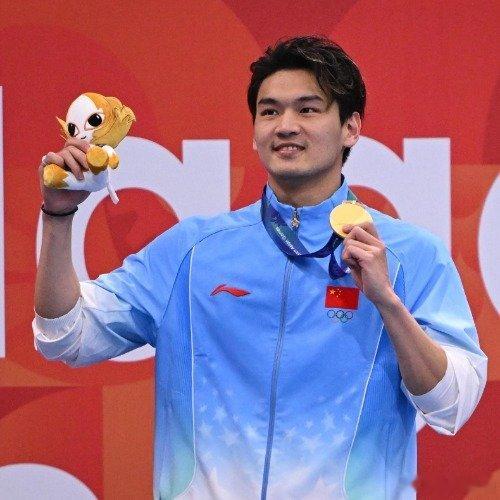 徐嘉余谈找乙鱼徐嘉余的孤勇者身份，源于仰泳这个项目的特殊性——视线只看天花板，无