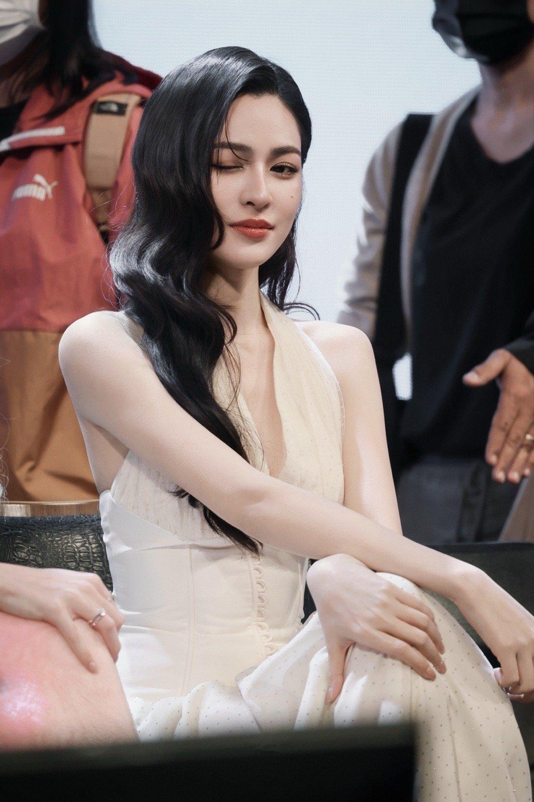 沉浸在邝玲玲的美里无法自拔🥺🥺ip风向标 ​​​