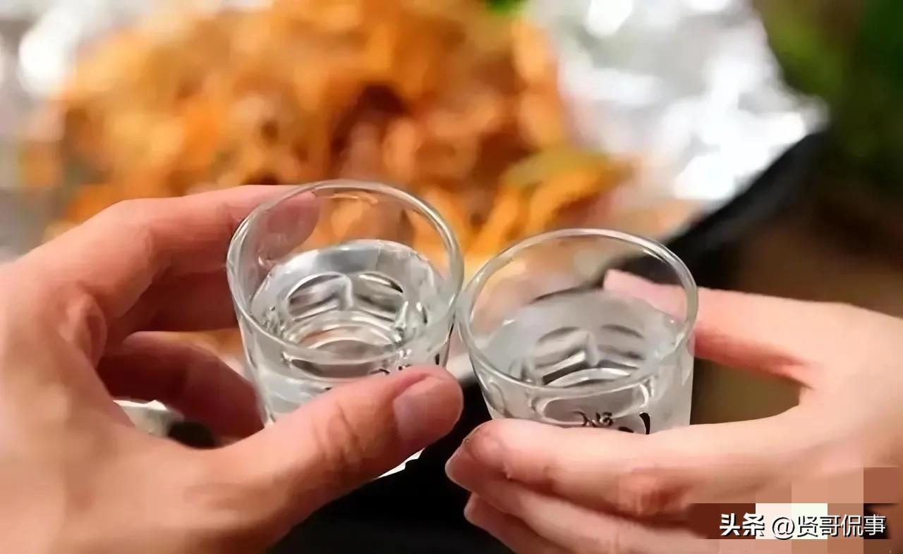 山东莱阳发生一起具有警示意义的事件，一男子邀请邻居早上喝酒，两人共喝了两瓶啤酒和