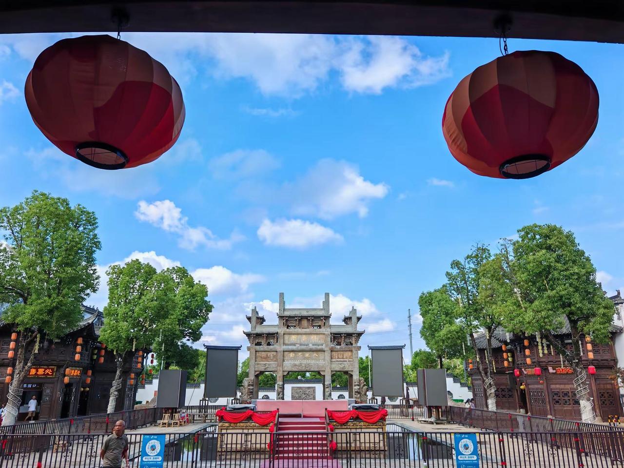 云梦：端午节祥云湾里揽云入画。2026年6月19日，湖北省千年古城云梦藏着端午最