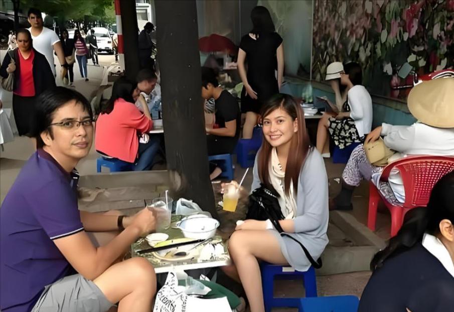 1975年后，20万越南难民逃进香港，香港全部接收了，给了他们香港身份，听说他们