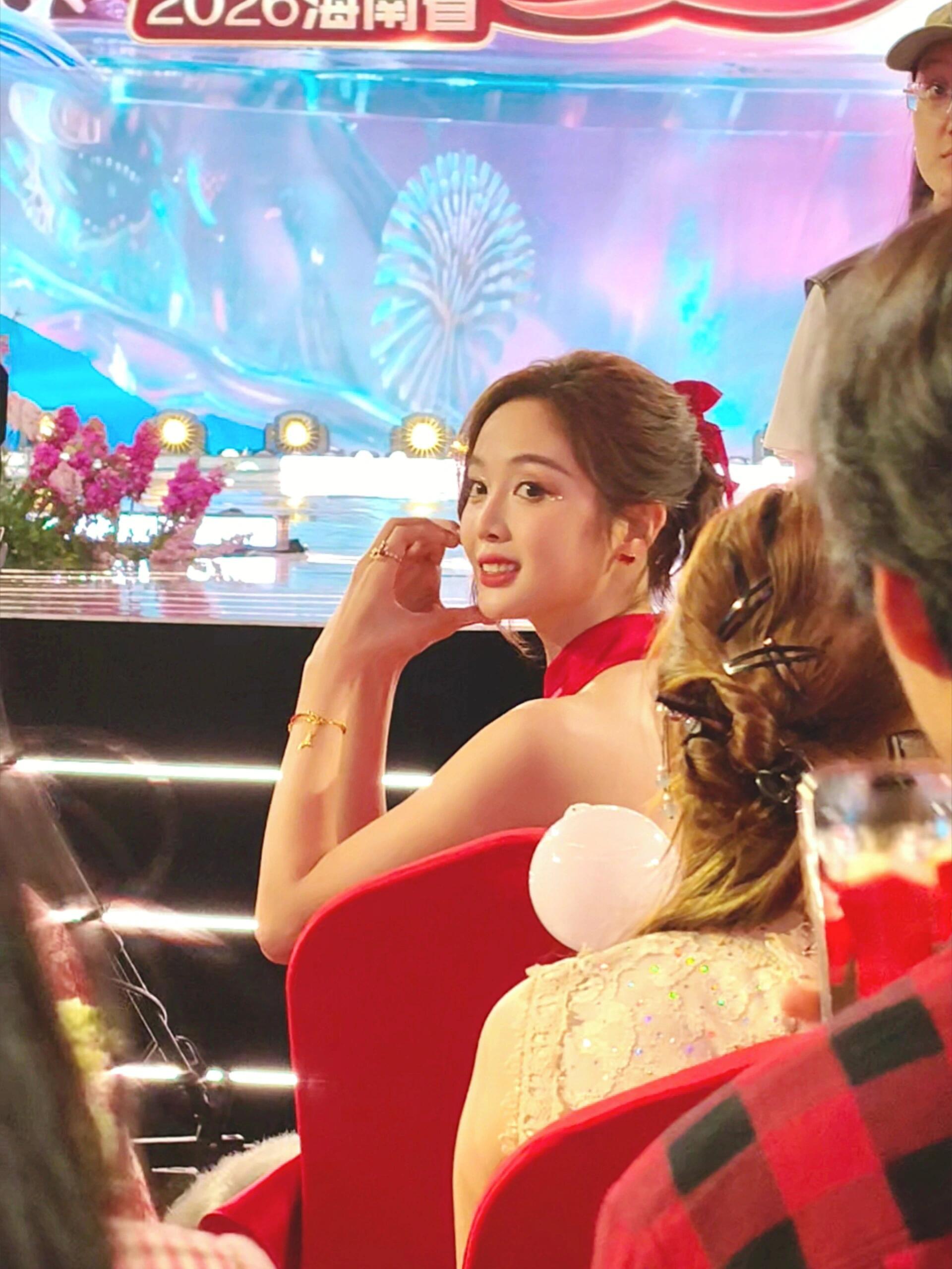 2026海南春晚官宣吴宣仪.2026海南春晚 现在还能刷到海南春晚的吴宣仪图耶
