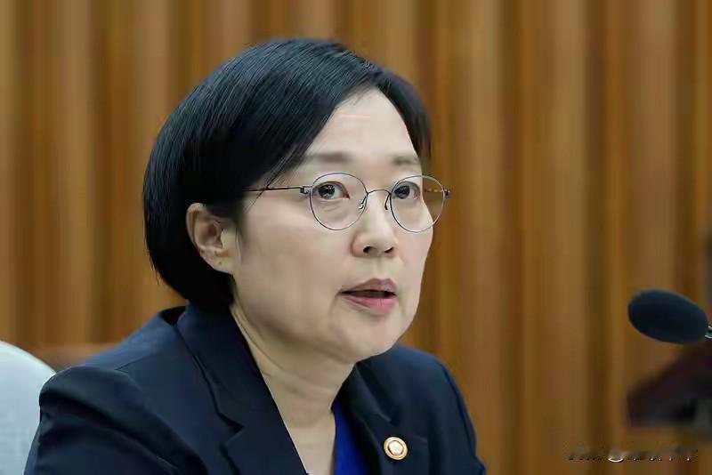 韩圣淑已完成就任国务总理的法定程序，首先获得总统李在明的提名，然后提名获得国会总