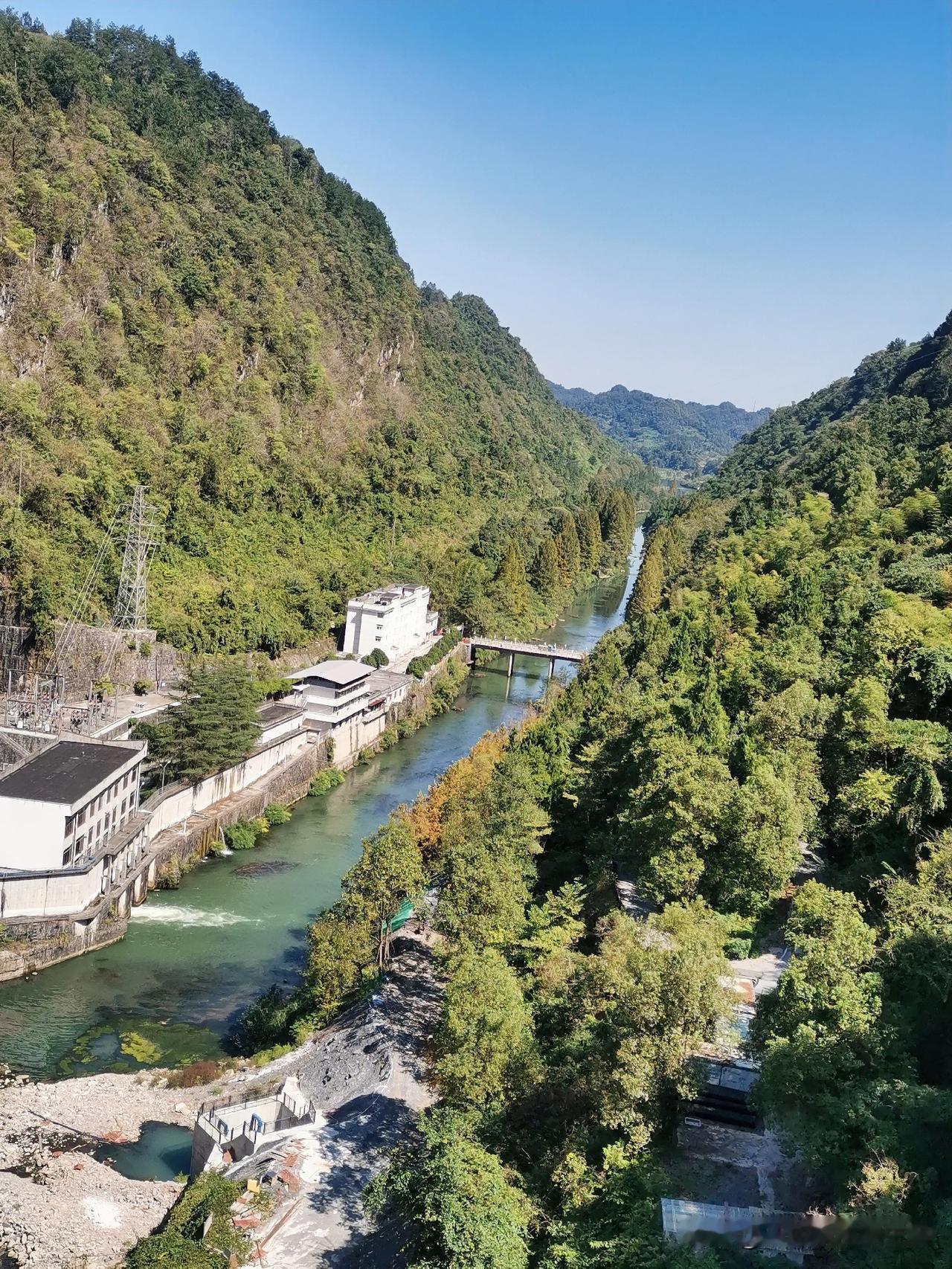 湘西秘境，长潭岗

长潭岗位于湘西凤凰县沱江上游，是一处依托长潭岗水库而建的国家