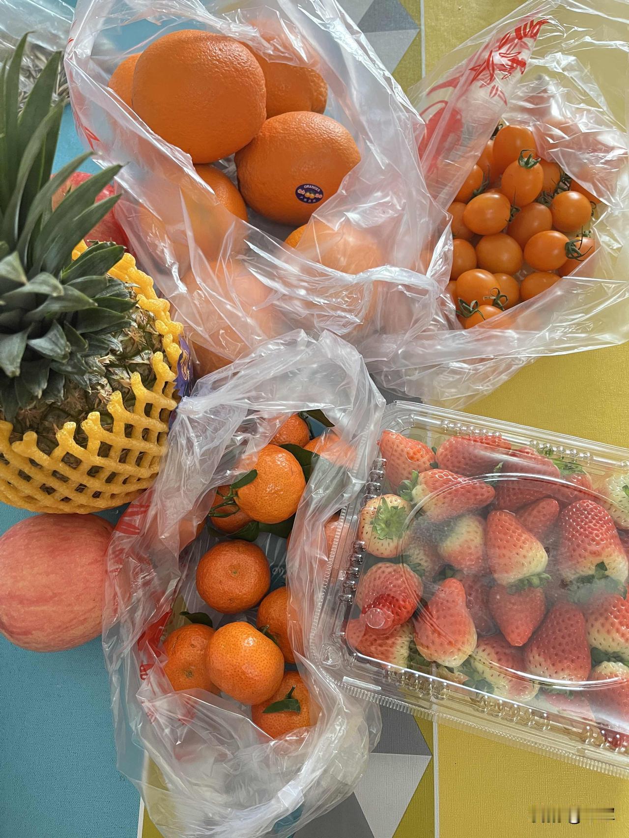 儿子说这个周末要回家，一上午我就开始忙活。

把家里卫生彻底打扫一遍，然后把儿子