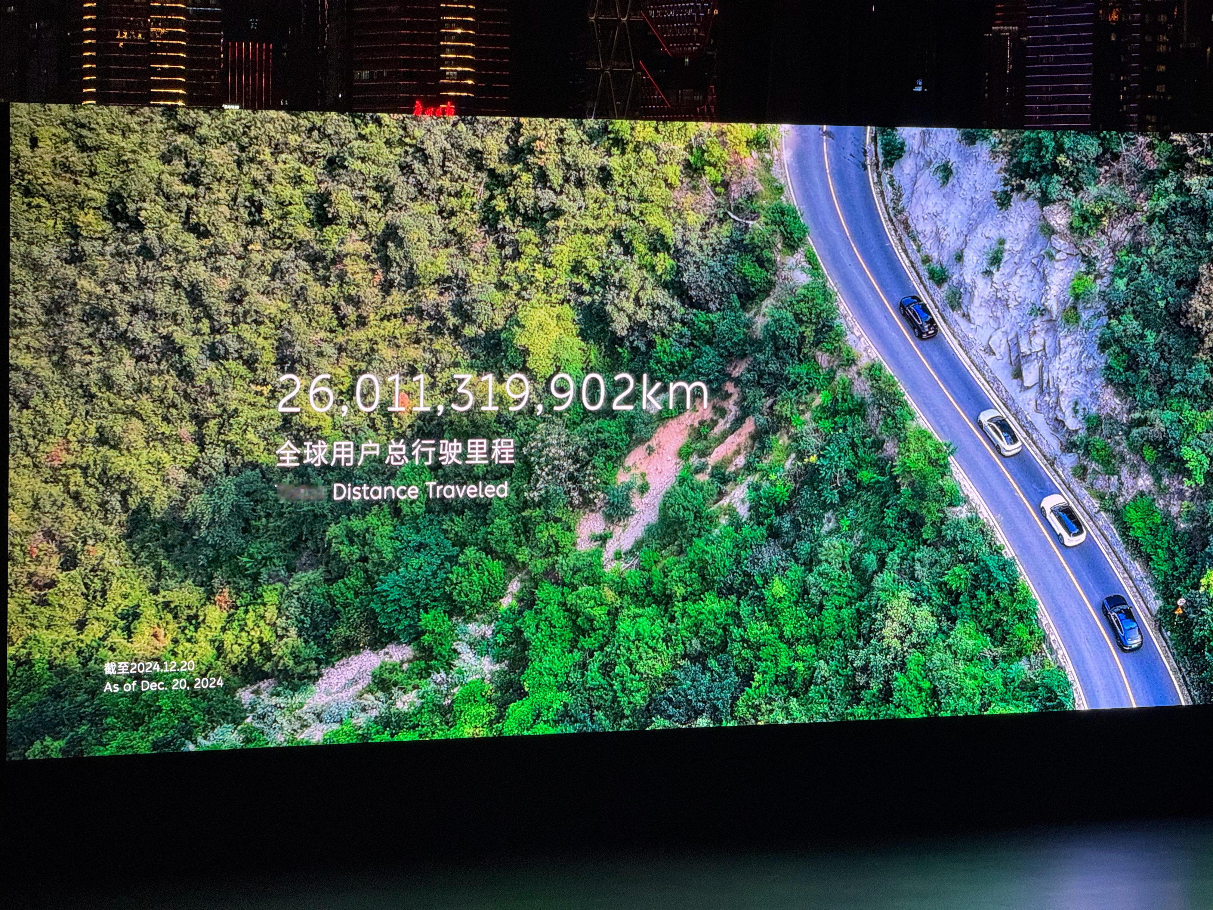 斌哥的意思是：你开得越多越好，并且你不需要担心电池衰减。这句话太重要了。不担心电