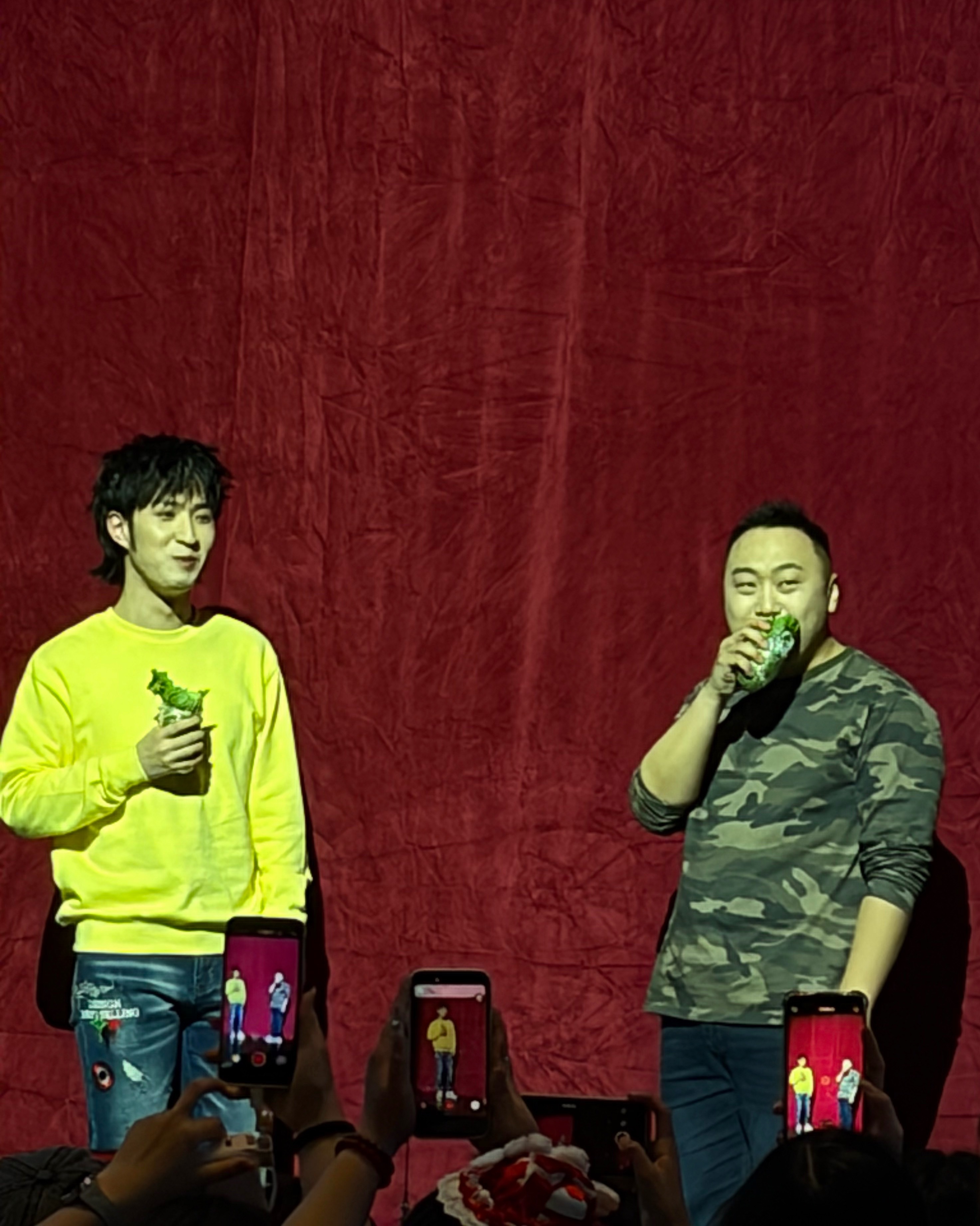 爱吃我们东北大饭包的小男孩两枚。 