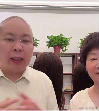 风波再起！厉爸厉妈这次又要被网友热议了。

自从怀远回来后，厉爸厉妈平静的日子就