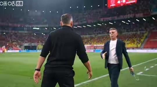 说实话，看哥俩赛后握手这个画面，换位思考，多少有些悲泣：我估计此战之后，哥俩在中