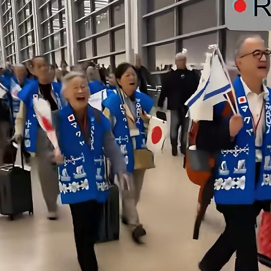 以色列和日本正式的苟合了吗？我搞不懂这是啥意思啊？小日本男男女女拿着以色列的旗帜