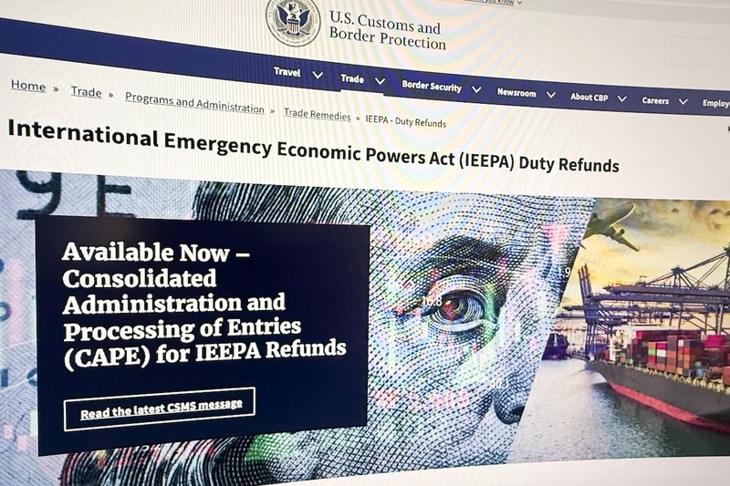 #特朗普搭退税平台又警告企业放弃退税#【美政府一边搭建退税平台，一边警告企业别退