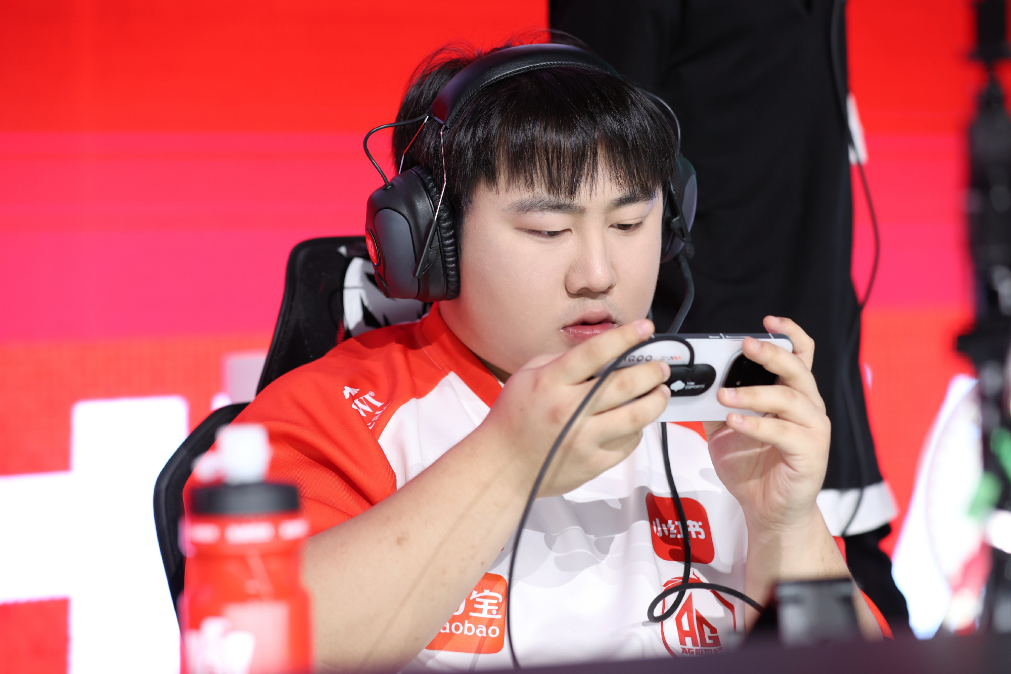 AG锁第三轮S组AG成功锁定第三轮S组，收获继续在高水平舞台较量的机会，复盘对局