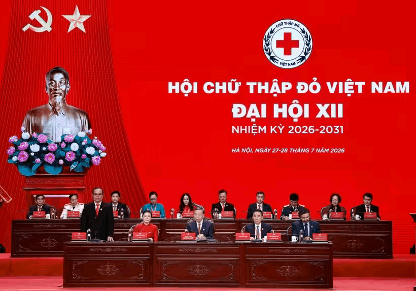 “艺多不压身”，同样的道理“职多更不压身”，苏林已是越共总书记、国家主席、中央军