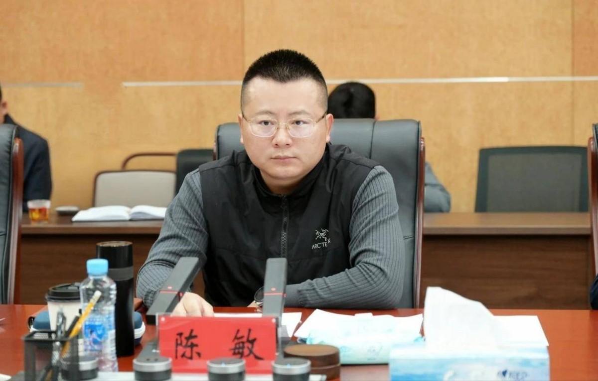 两条反腐消息接连公布，两种结局，一样发人深思。
消息接连传出的那天，很多人都愣了
