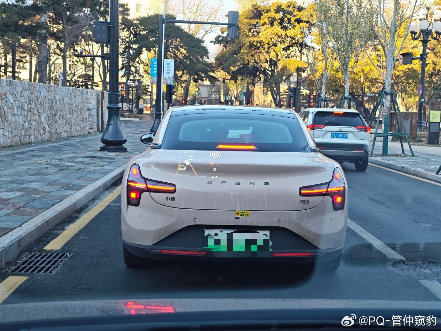 第一次路上见到小鹏mona 尾灯是不是可以给Tesla用 ​​​