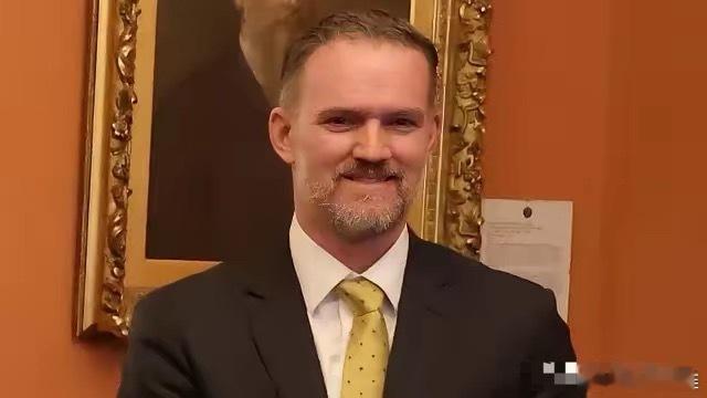 太离谱了！美国贸易代表贾米森·格里尔表示，中方实施的新一轮出口管制，已经超出了美