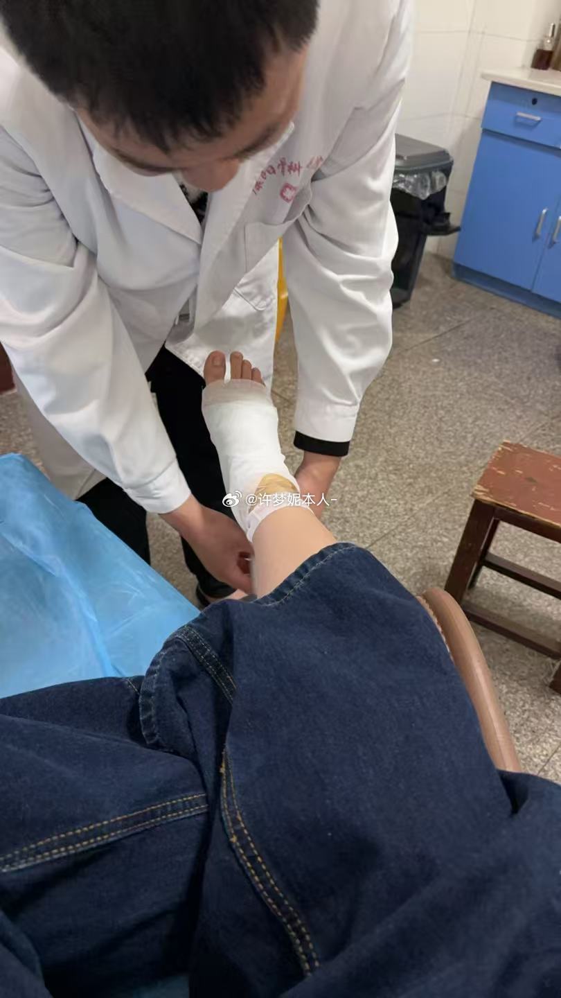 哈哈哈哈哈哈哈哭不出只有笑了 